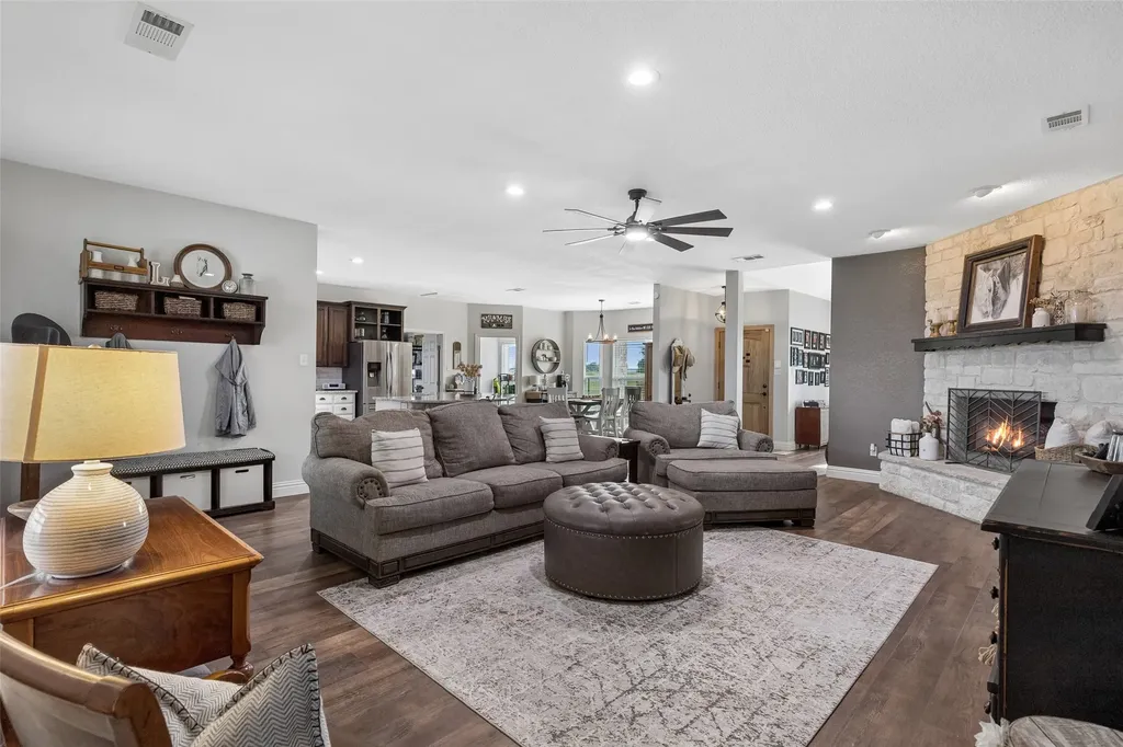 8677 Fm 1553 Leonard TX 75452