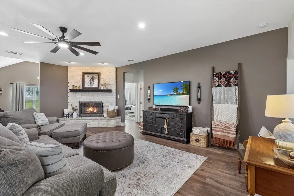 8677 Fm 1553 Leonard TX 75452