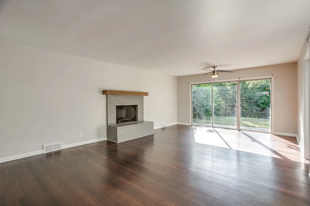 4613 Winthrop Avenue E Fort Worth TX 76116