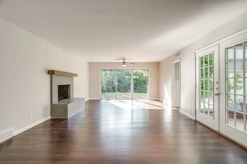 4613 Winthrop Avenue E Fort Worth TX 76116
