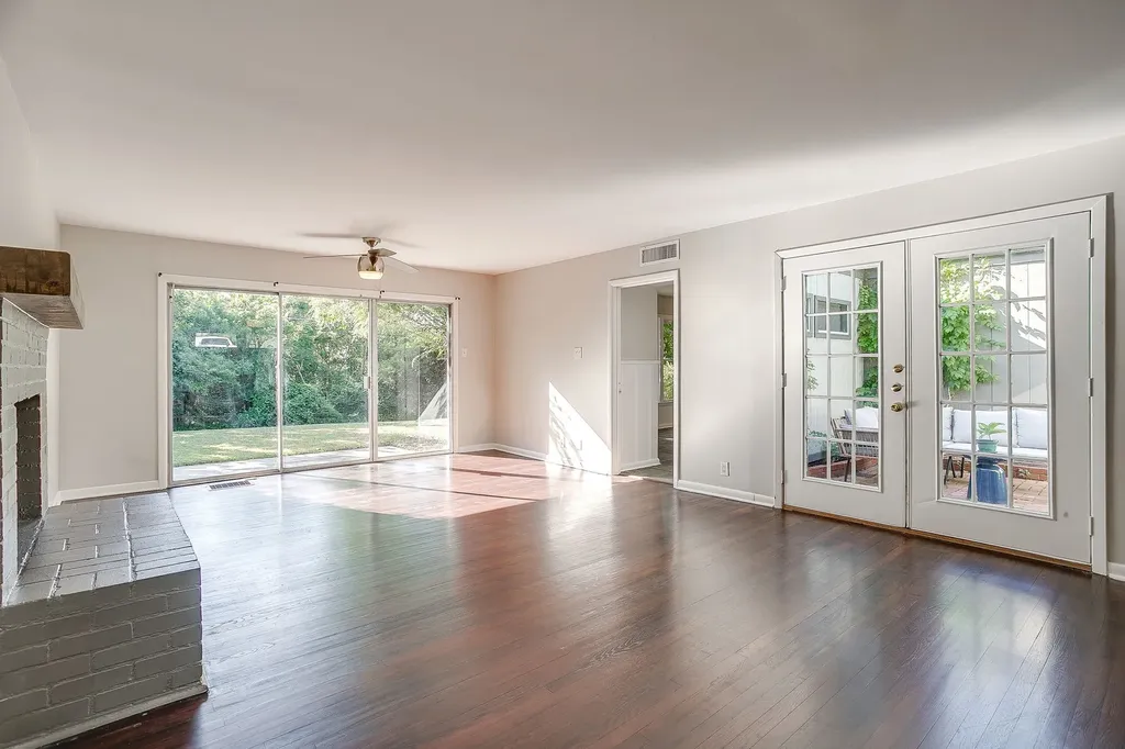 4613 Winthrop Avenue E Fort Worth TX 76116