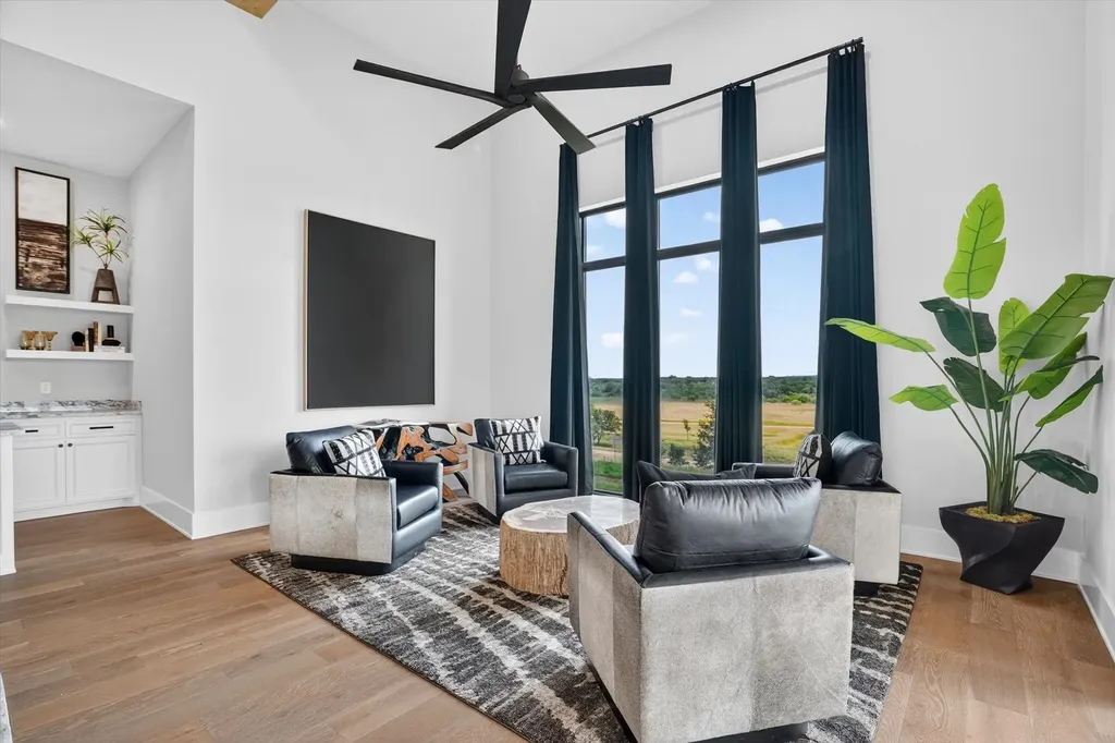 220 Cavalier Court Strawn TX 76475