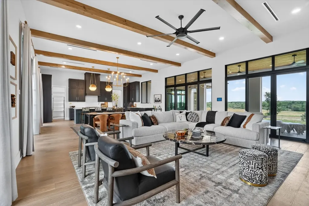 220 Cavalier Court Strawn TX 76475