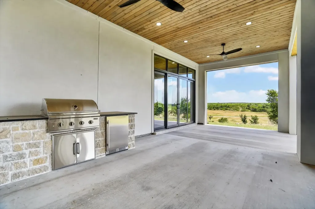220 Cavalier Court Strawn TX 76475