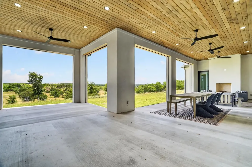 220 Cavalier Court Strawn TX 76475