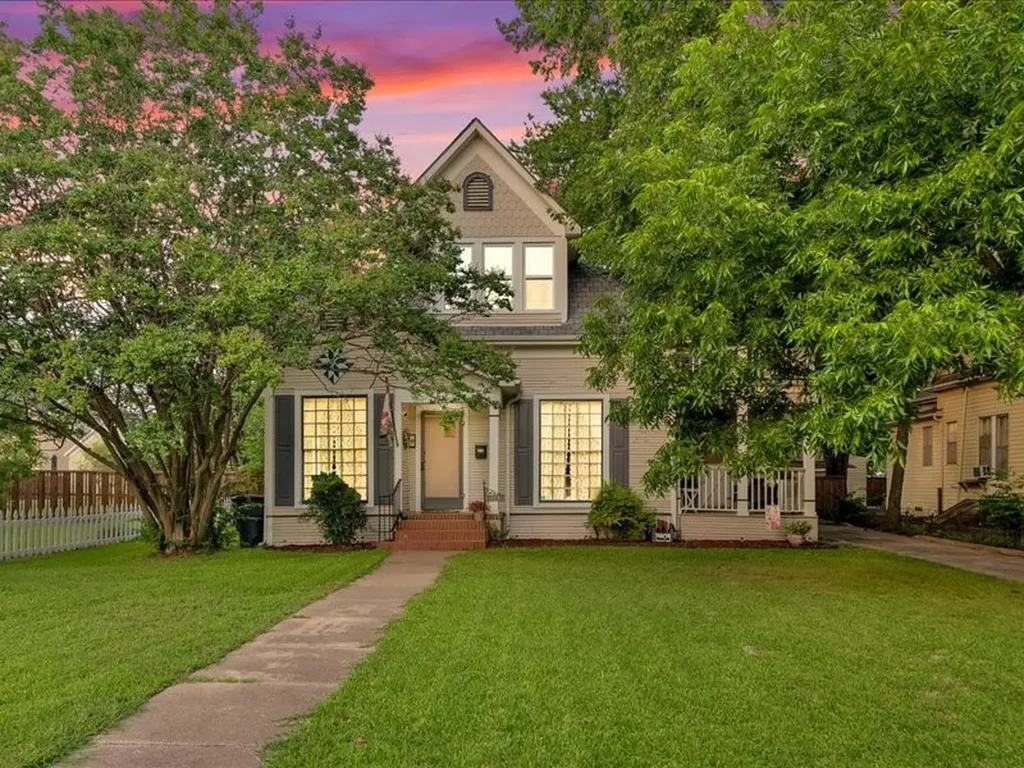 823 S Crockett Street Sherman TX 75090