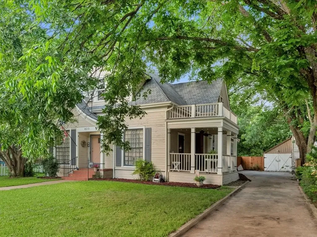 823 S Crockett Street Sherman TX 75090