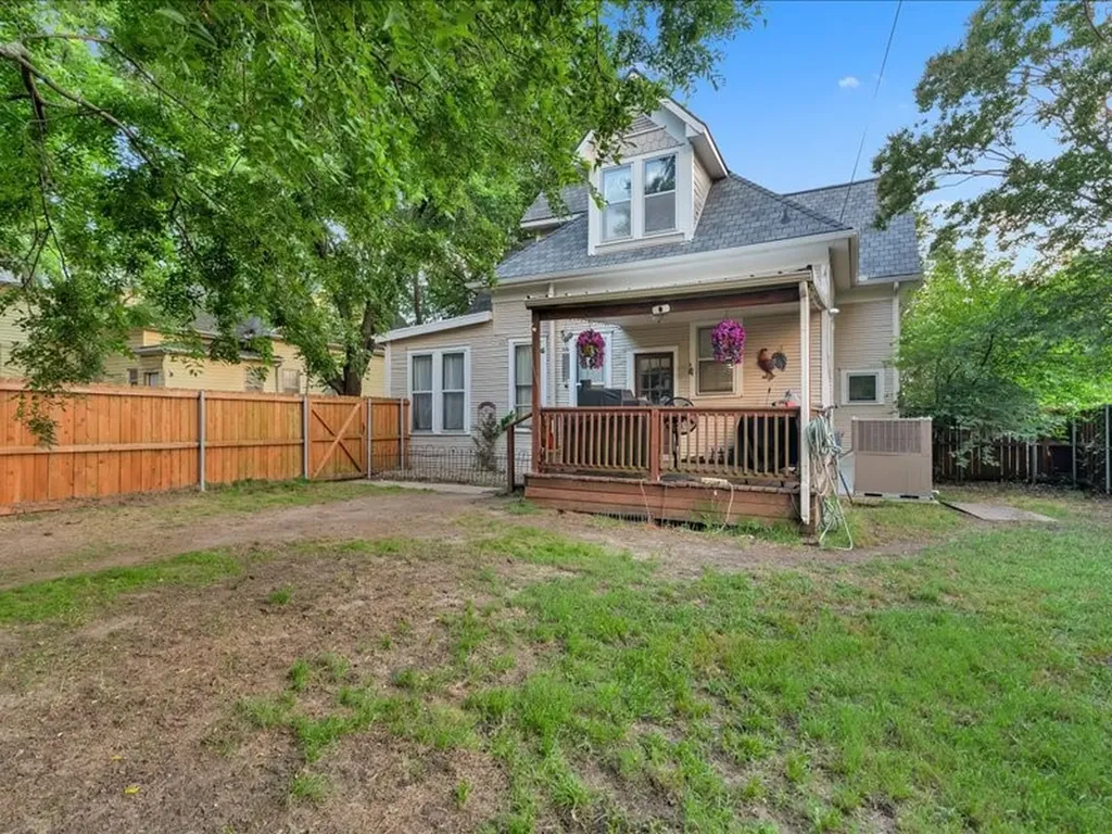 823 S Crockett Street Sherman TX 75090
