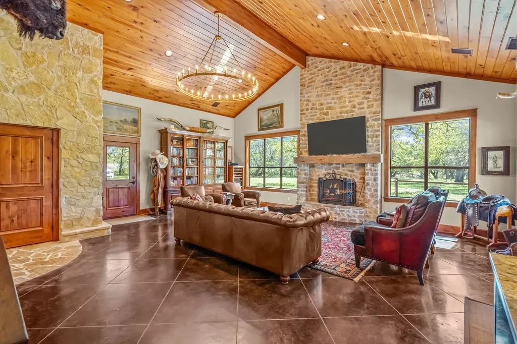 660 Fm 203 Walnut Springs TX 76690