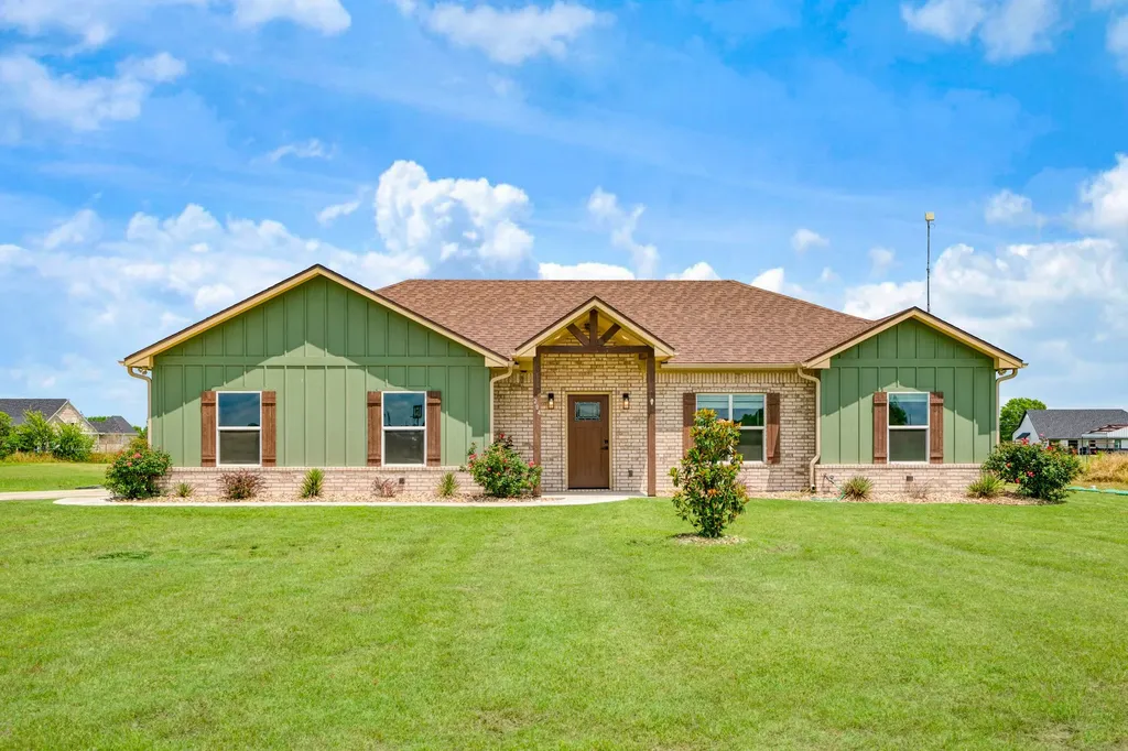 204 Private Road 33083 Sumner TX 75486