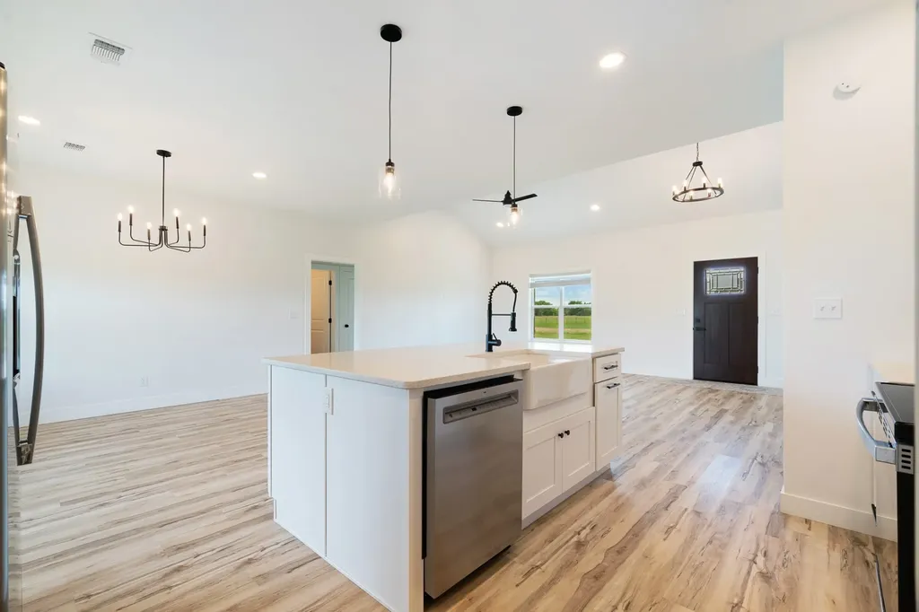 204 Private Road 33083 Sumner TX 75486