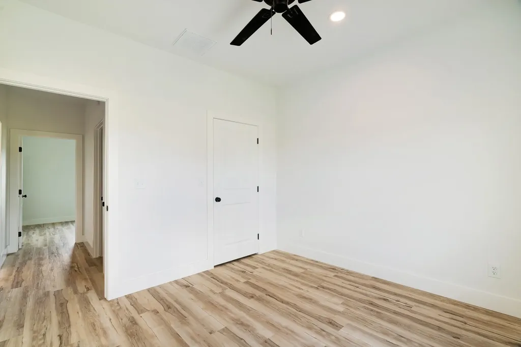 204 Private Road 33083 Sumner TX 75486
