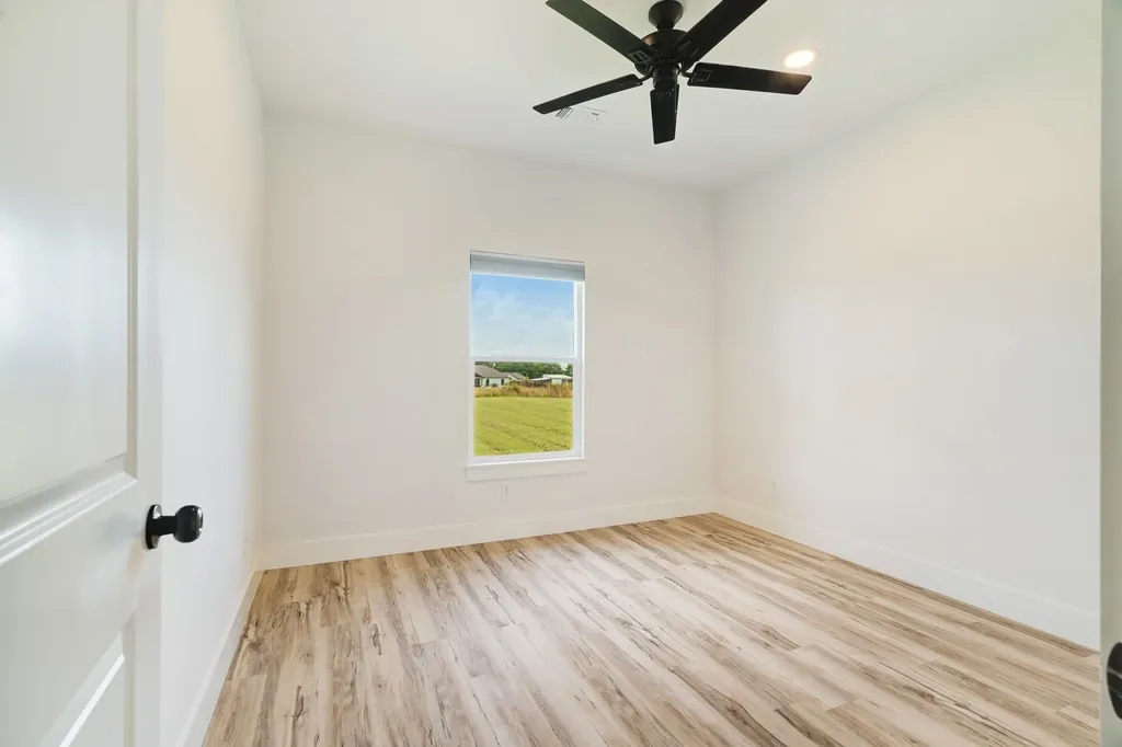 204 Private Road 33083 Sumner TX 75486