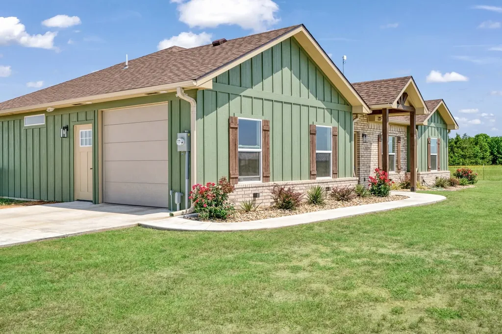 204 Private Road 33083 Sumner TX 75486
