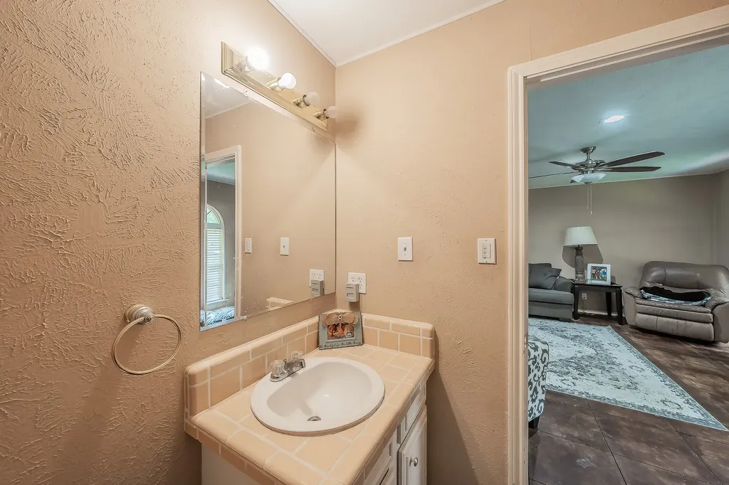 613 N Overlook Drive Kerens TX 75144