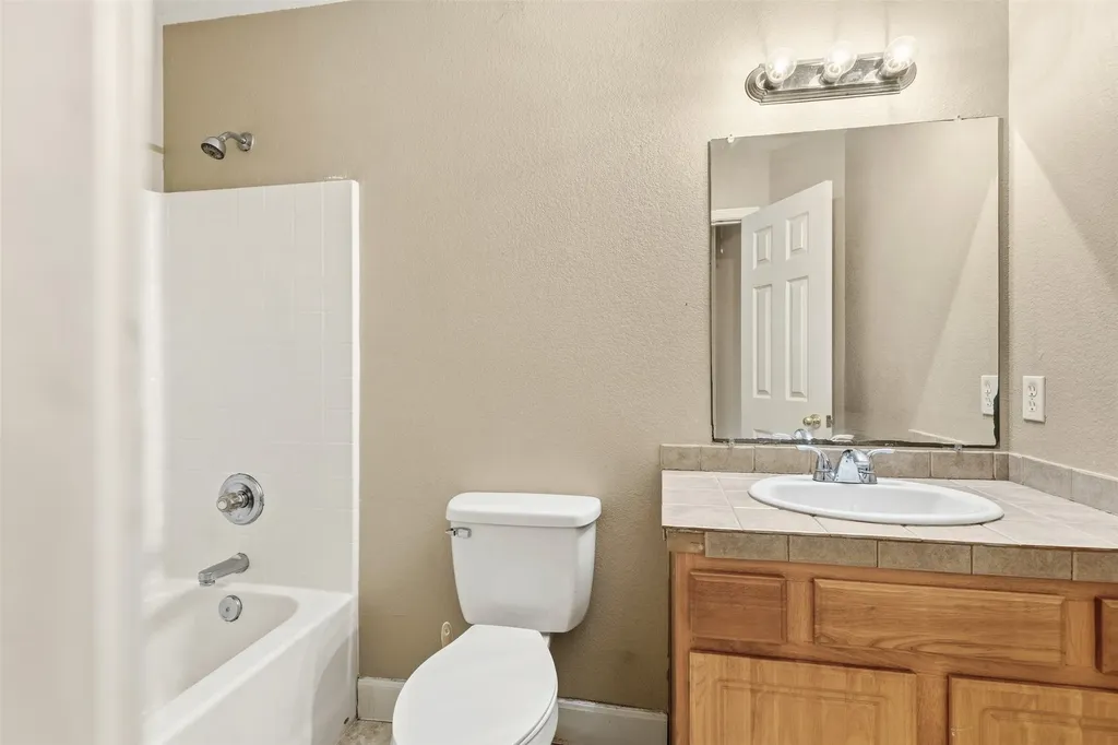 1905 E Alma Avenue Sherman TX 75090