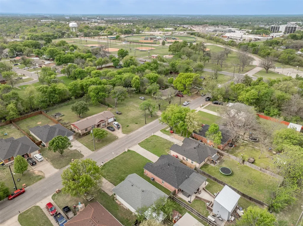 1905 E Alma Avenue Sherman TX 75090