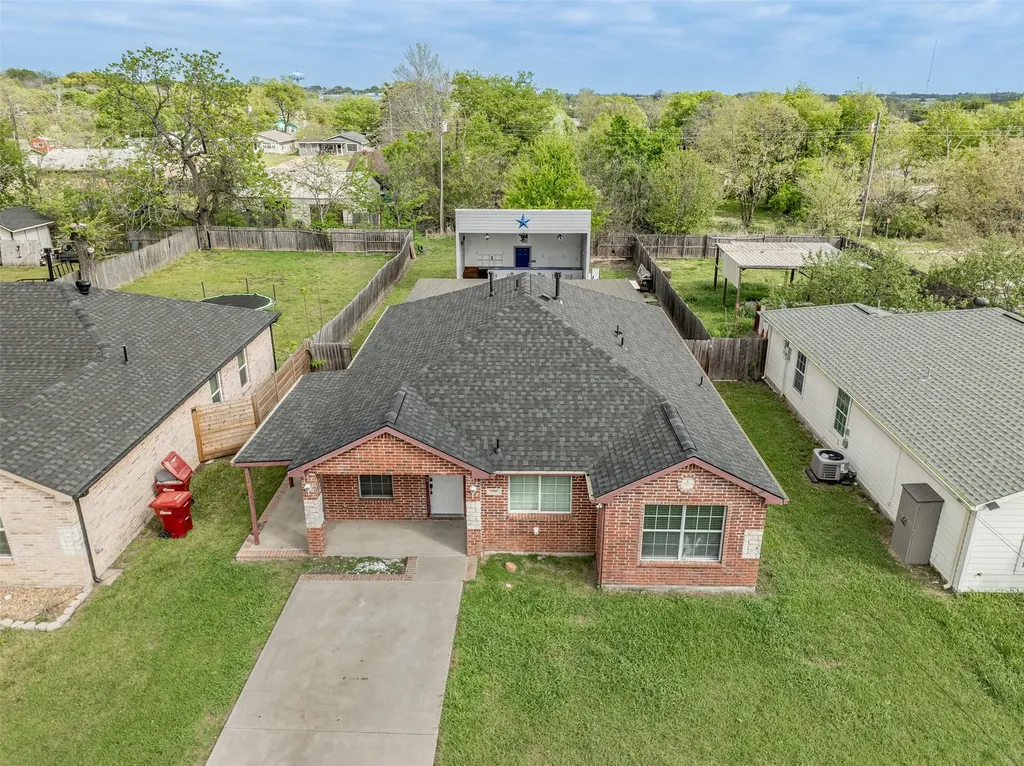 1905 E Alma Avenue Sherman TX 75090