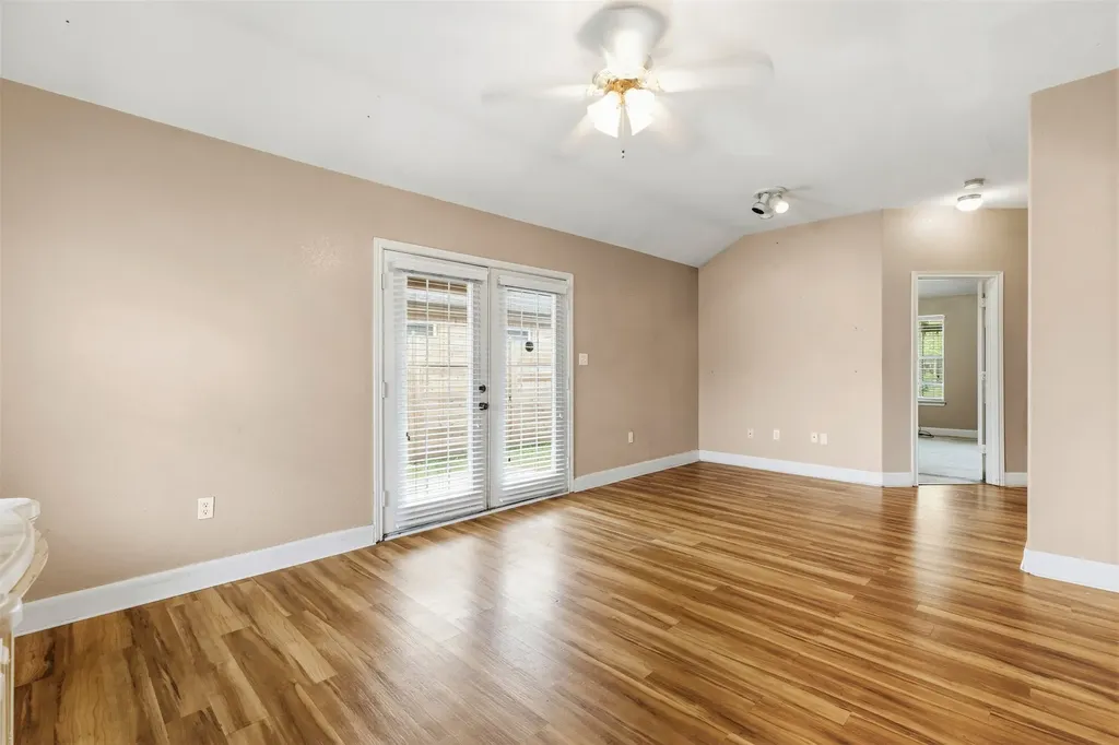 1905 E Alma Avenue Sherman TX 75090