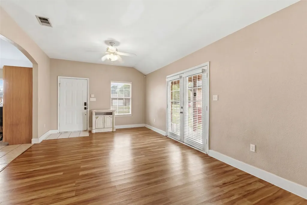 1905 E Alma Avenue Sherman TX 75090