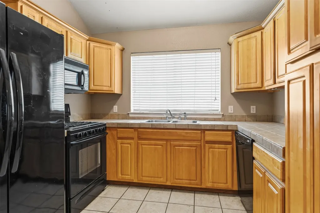 1905 E Alma Avenue Sherman TX 75090