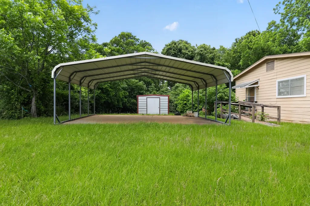 911 W Reagan Street Palestine TX 75801