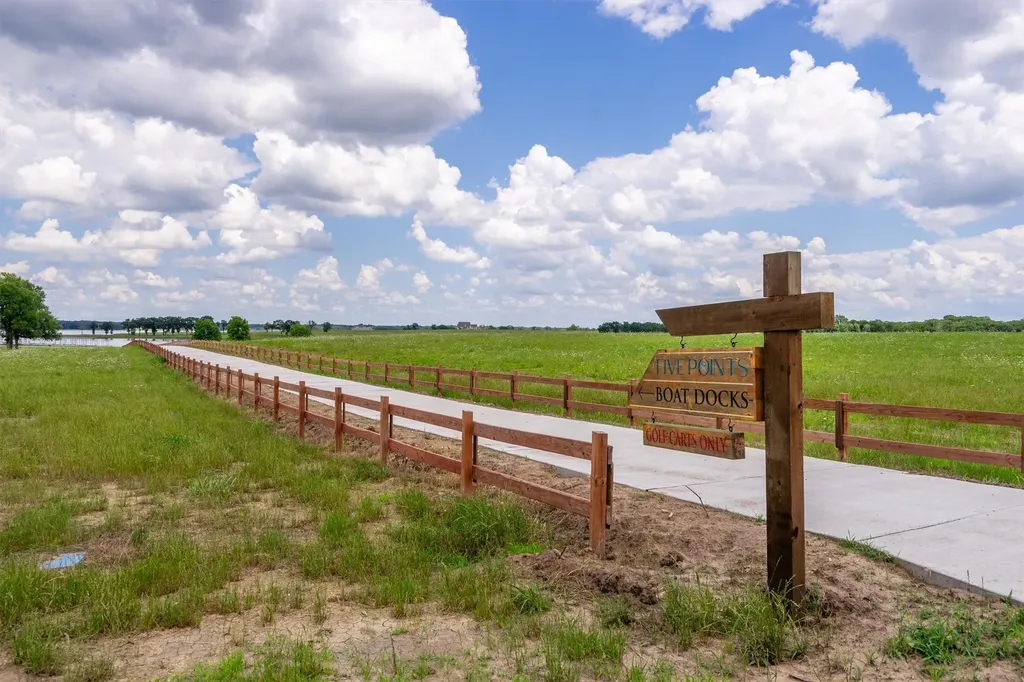 220 Lakeshore Lane Windom TX 75492