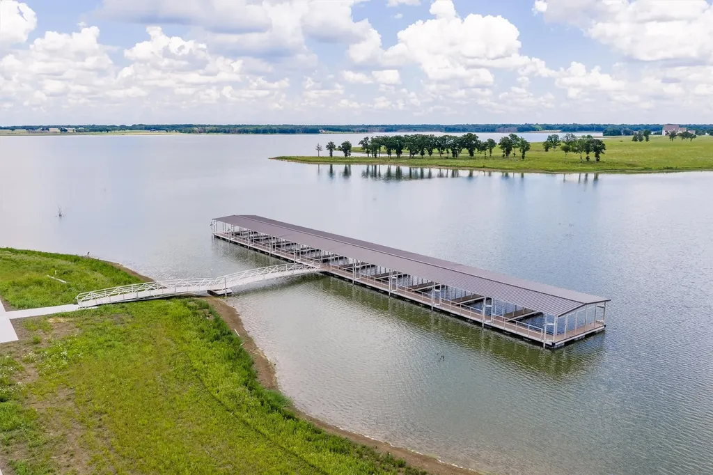 220 Lakeshore Lane Windom TX 75492