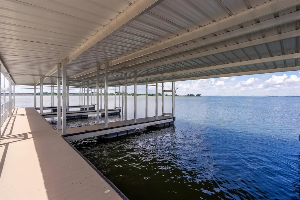 220 Lakeshore Lane Windom TX 75492