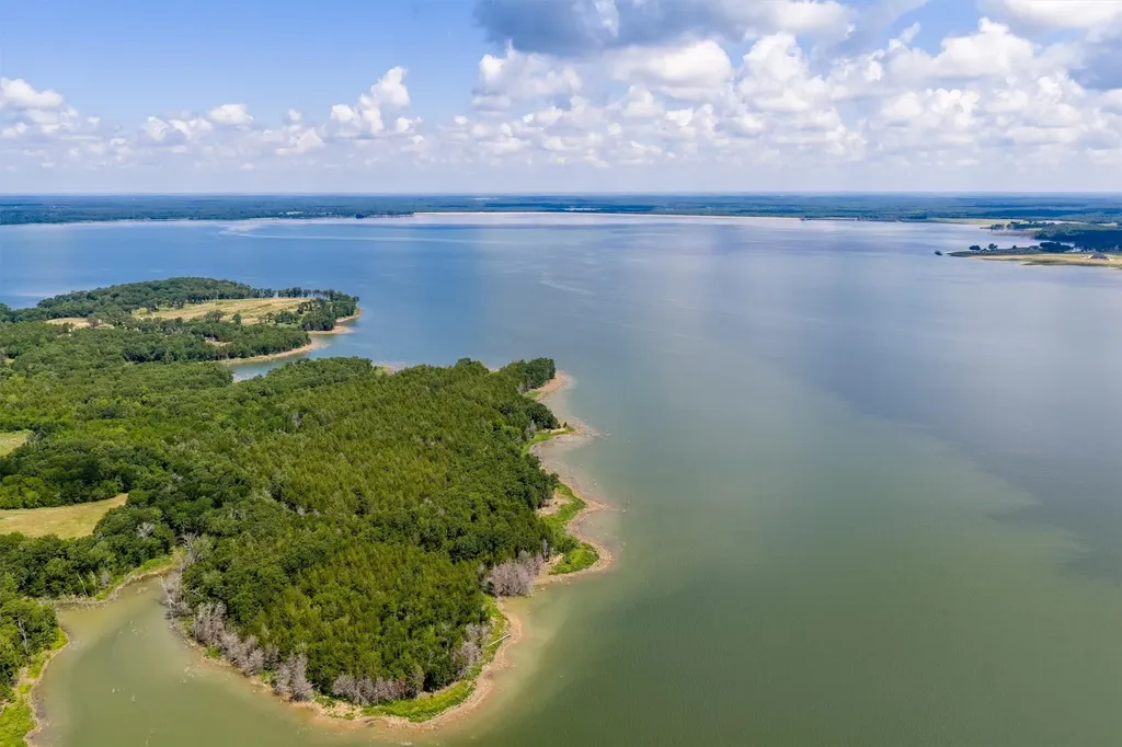 220 Lakeshore Lane Windom TX 75492