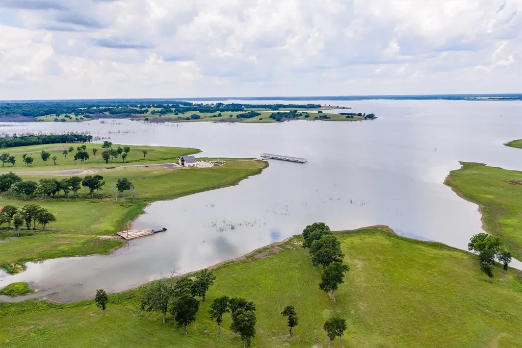 220 Lakeshore Lane Windom TX 75492