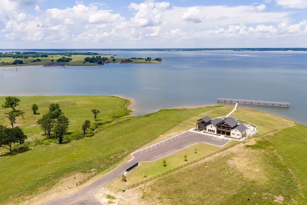220 Lakeshore Lane Windom TX 75492