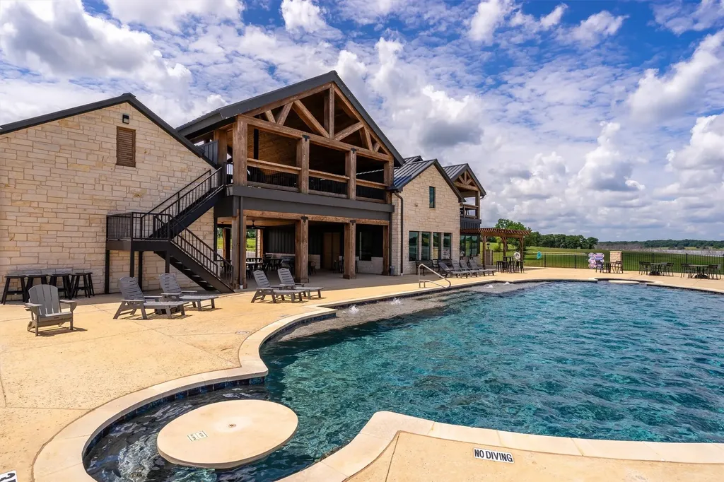 220 Lakeshore Lane Windom TX 75492