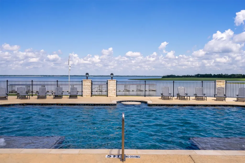 220 Lakeshore Lane Windom TX 75492