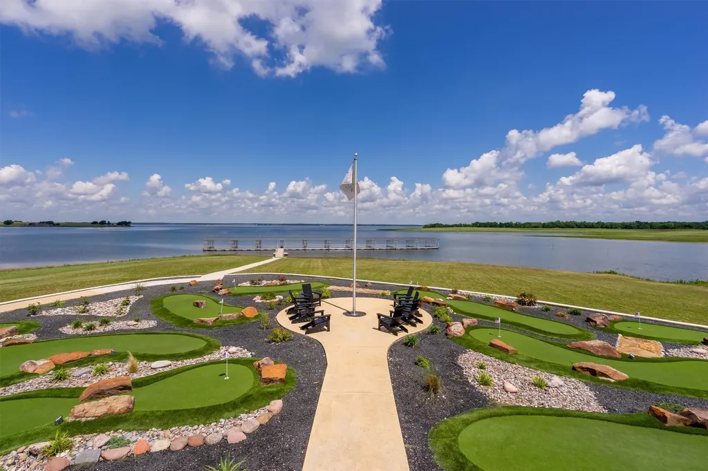 220 Lakeshore Lane Windom TX 75492