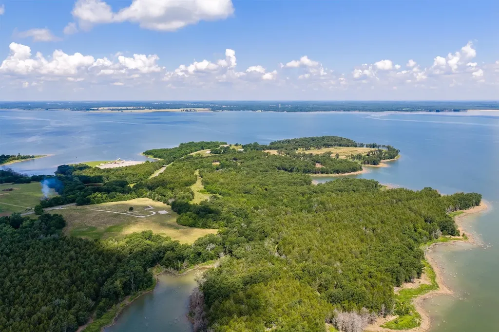 220 Lakeshore Lane Windom TX 75492