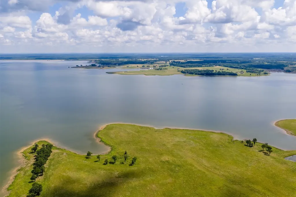 220 Lakeshore Lane Windom TX 75492