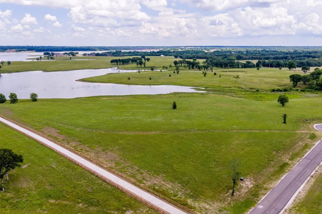 220 Lakeshore Lane Windom TX 75492