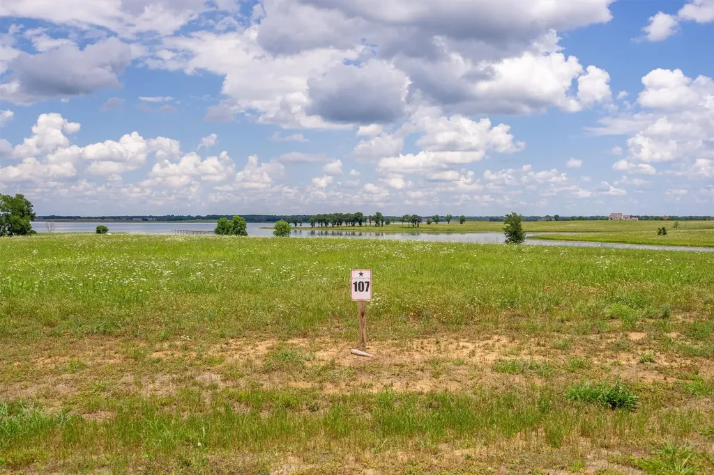 220 Lakeshore Lane Windom TX 75492