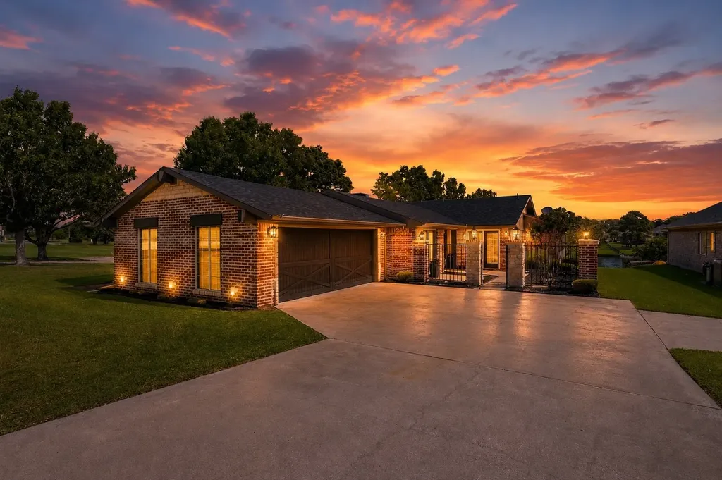 533 Kiowa Drive W Lake Kiowa TX 76240