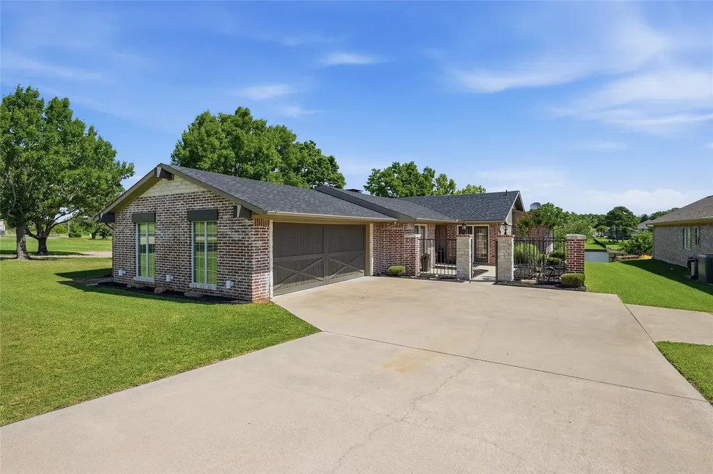 533 Kiowa Drive W Lake Kiowa TX 76240