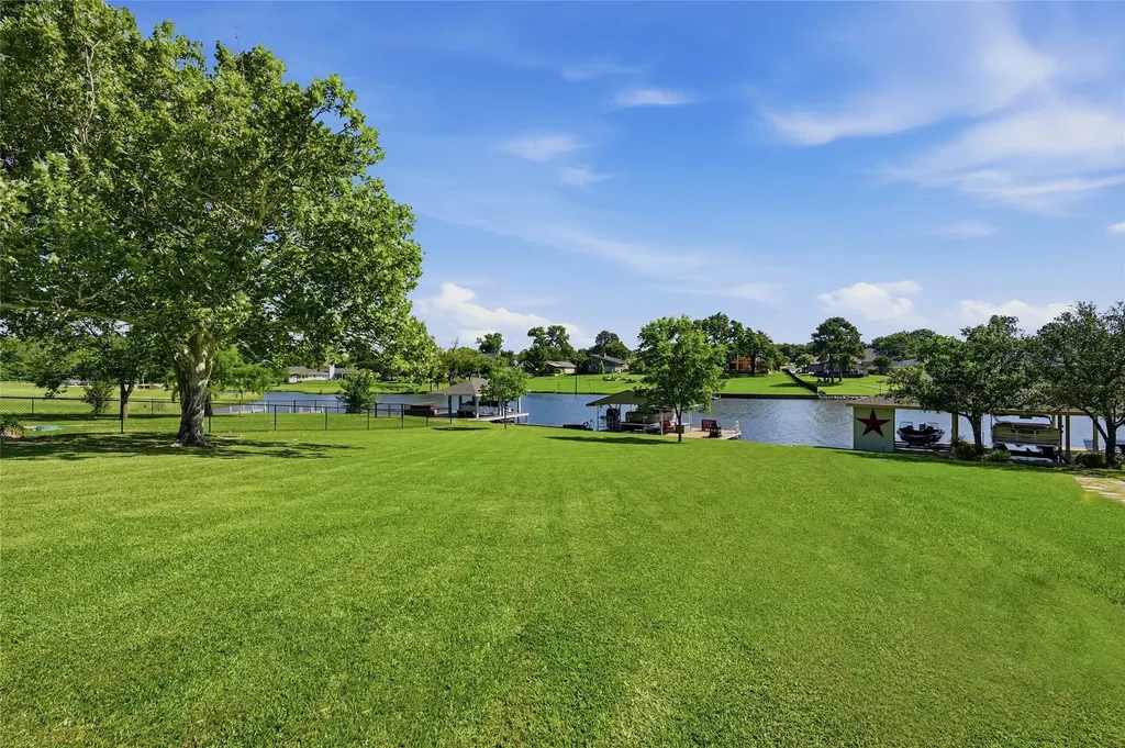 533 Kiowa Drive W Lake Kiowa TX 76240