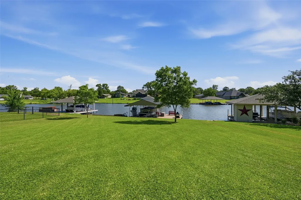 533 Kiowa Drive W Lake Kiowa TX 76240