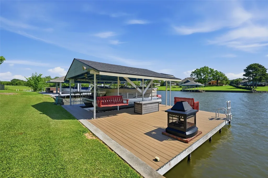 533 Kiowa Drive W Lake Kiowa TX 76240