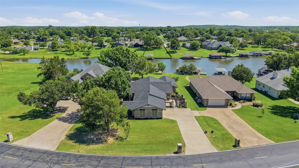 533 Kiowa Drive W Lake Kiowa TX 76240