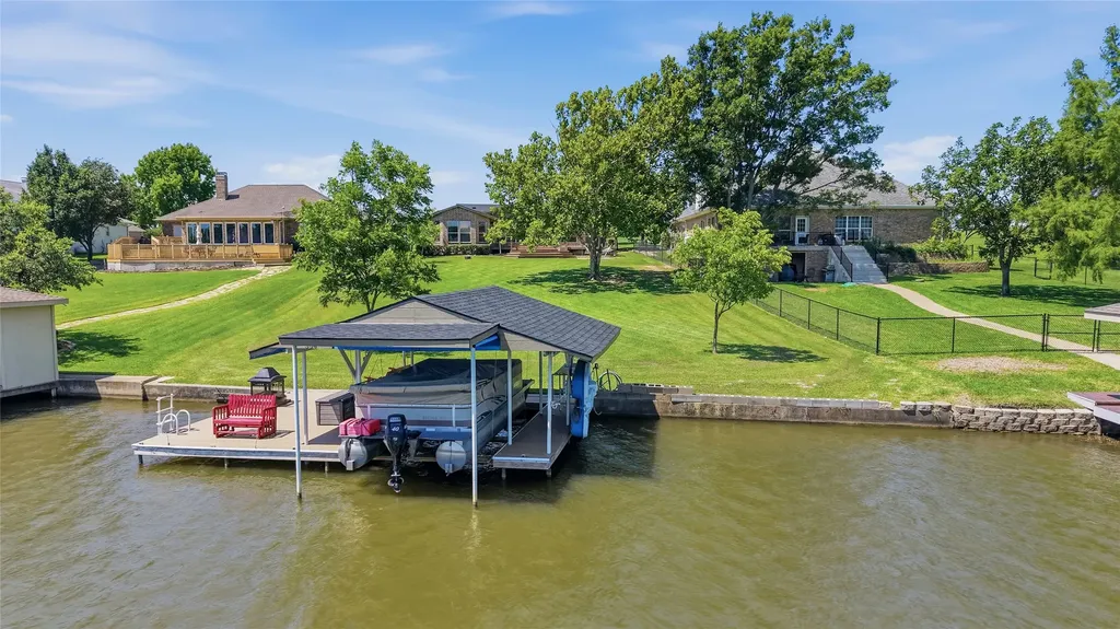 533 Kiowa Drive W Lake Kiowa TX 76240