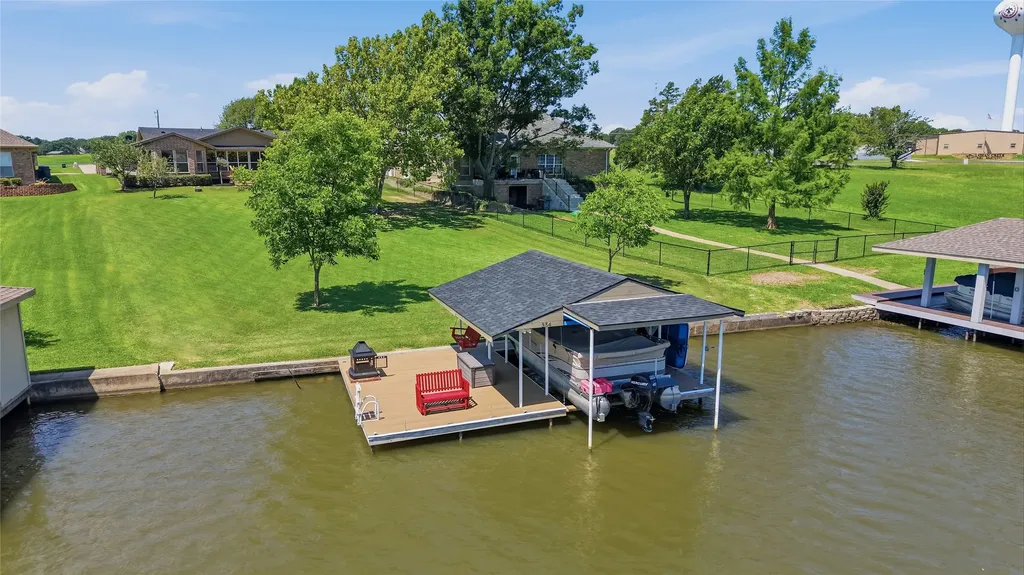 533 Kiowa Drive W Lake Kiowa TX 76240