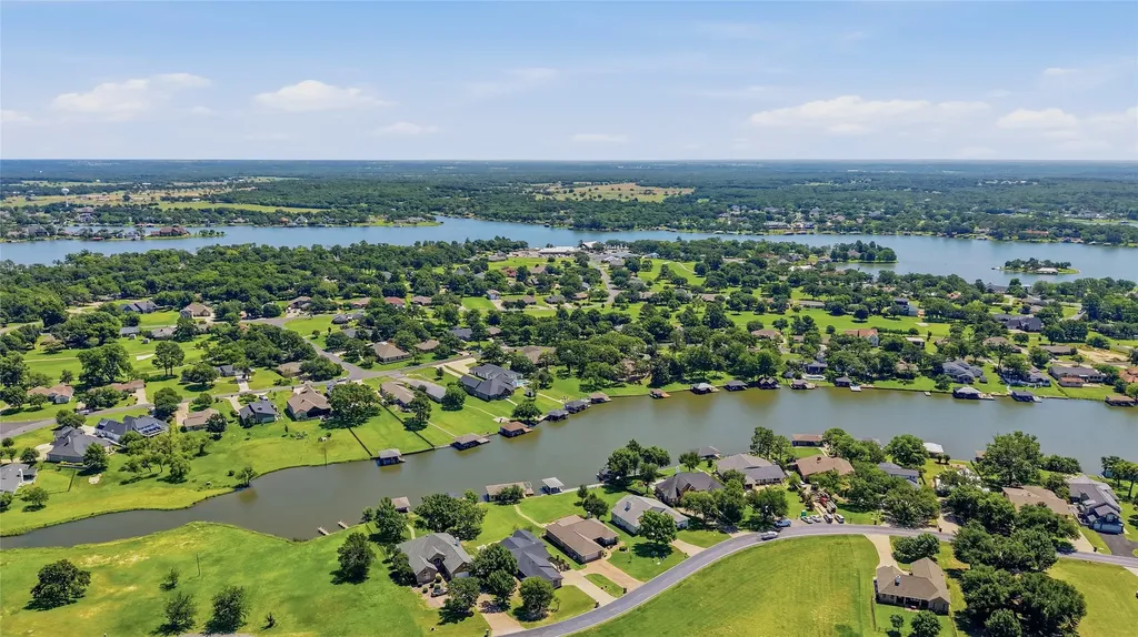 533 Kiowa Drive W Lake Kiowa TX 76240