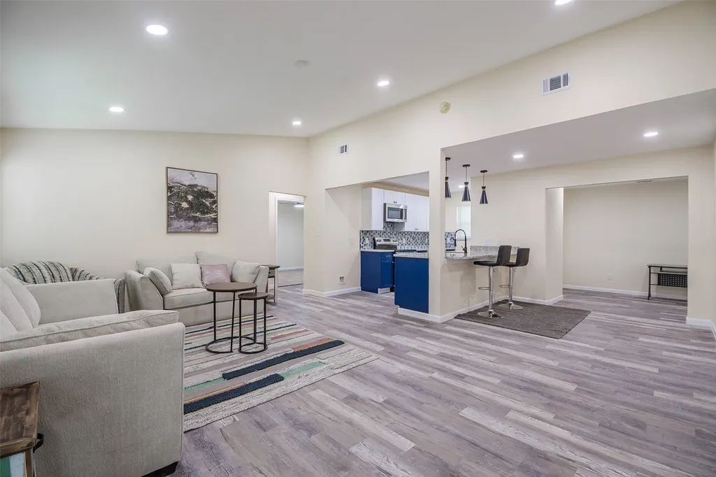 5305 Cahill Oval Street River Oaks TX 76114