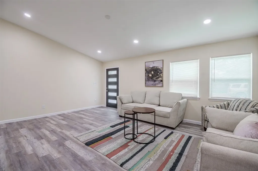 5305 Cahill Oval Street River Oaks TX 76114